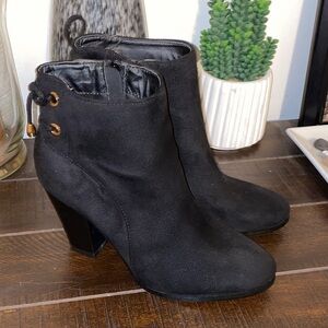 Forever Women’s Elegant Black Ankle Boots With Size Zipper Size 7